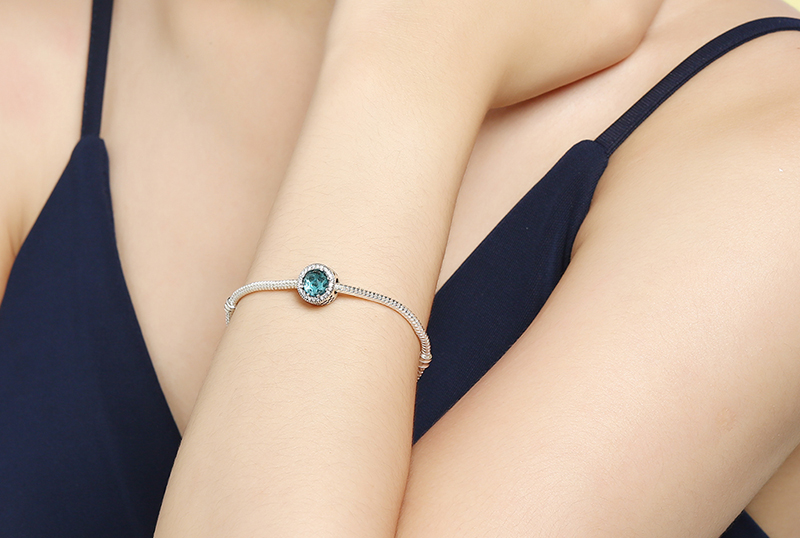 Phái nữ nên chọn vòng charm theo kích thước cổ tay của mình